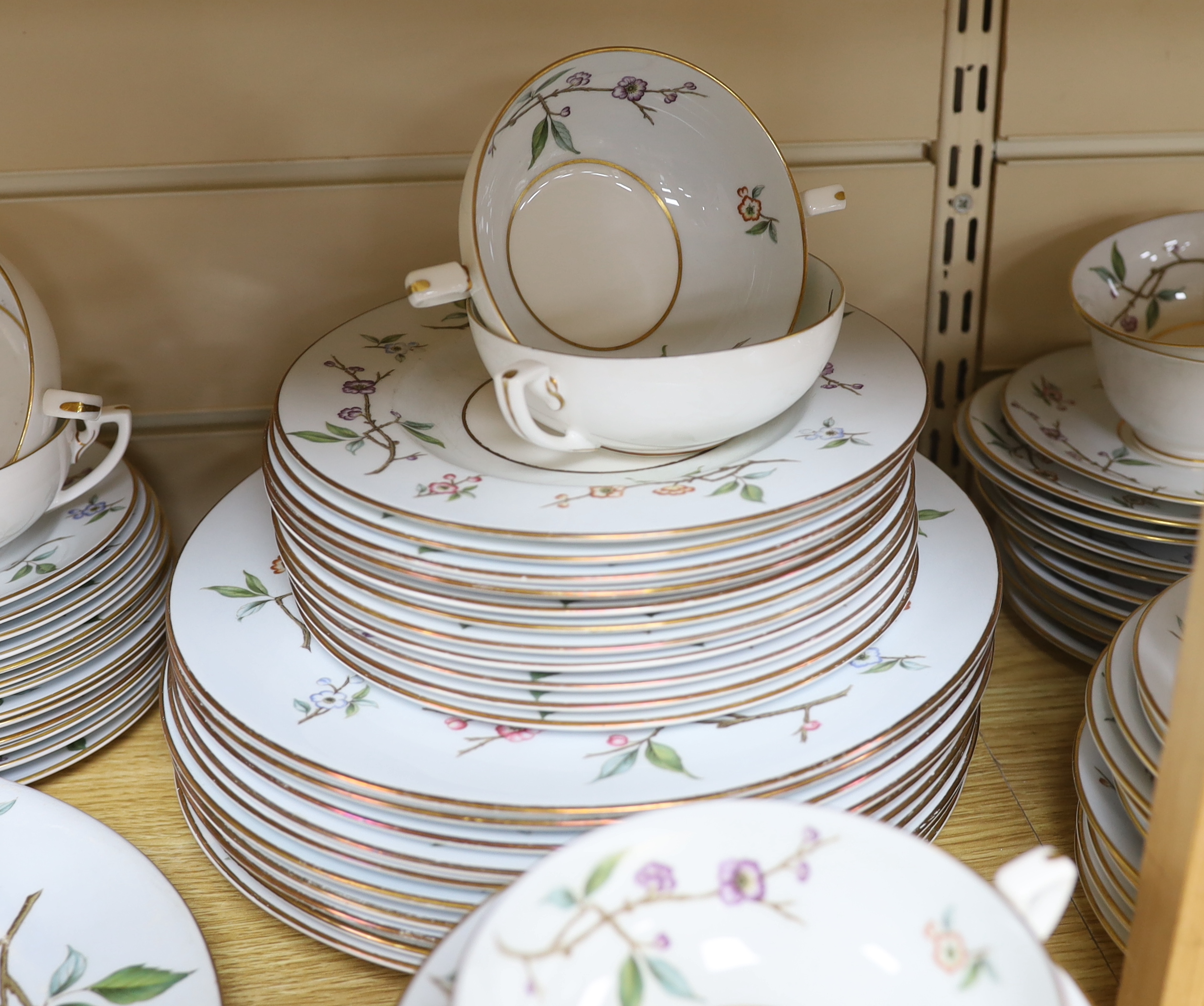 Royal Worcester 'Chevy Chase' pattern part dinner service